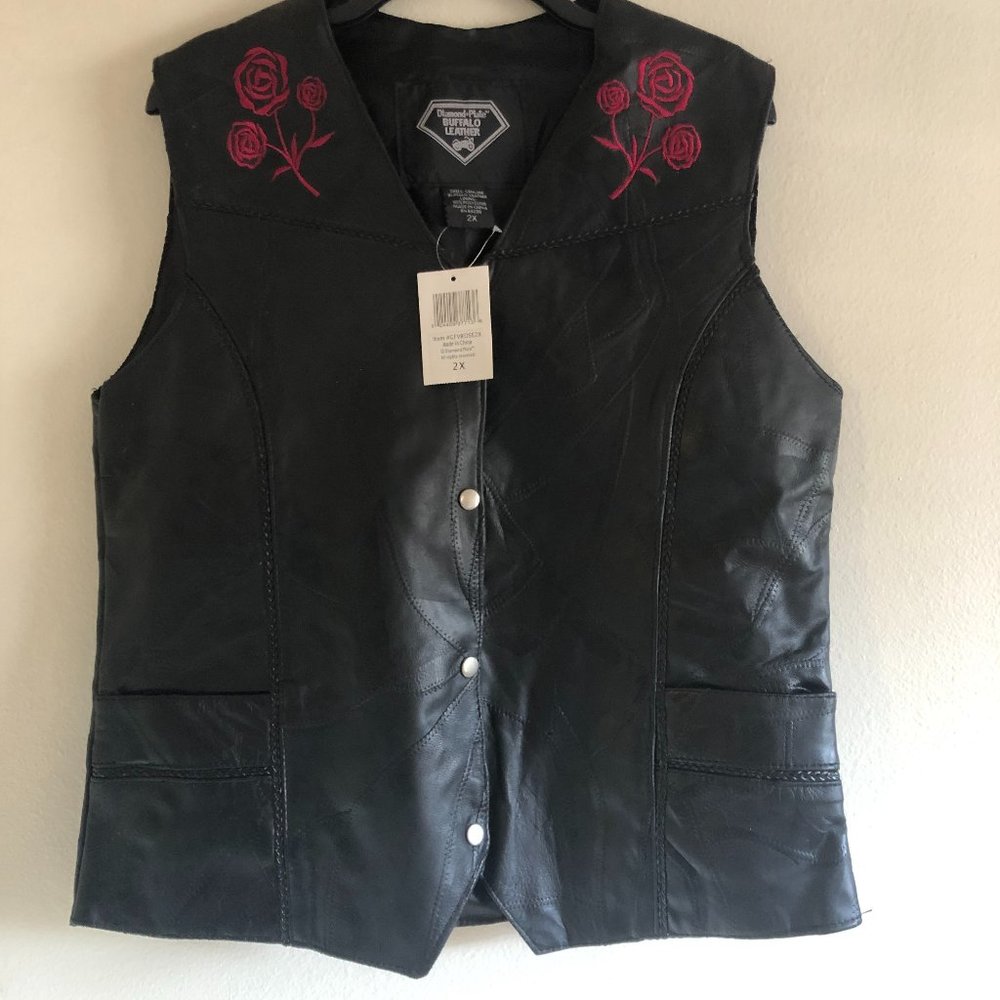 Black leather woman's vest w/red roses size 2XL - Picture 2 of 6